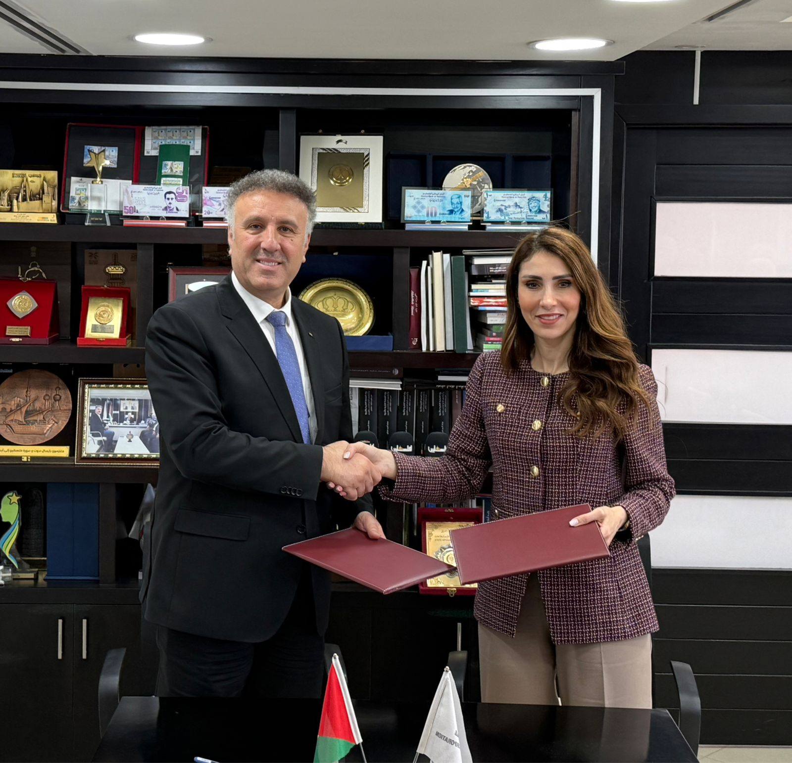 المطبعة الوطنية الفلسطينية ووزارة العمل يوقعان مذكرة تفاهم